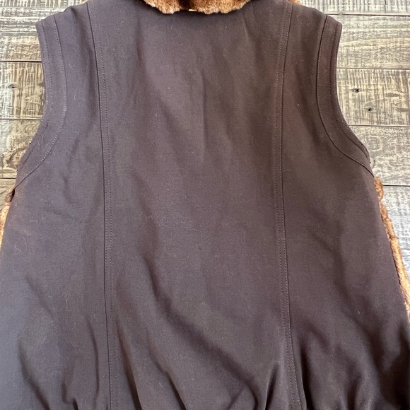 St. John faux fur vest size L large in brown GUC - Picture 12 of 12